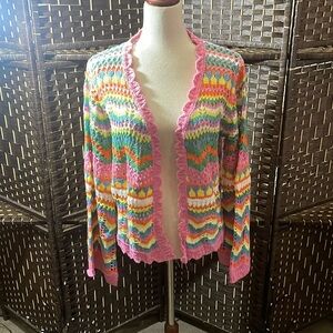 -000095 NWOT SCALLOPED STRIPE PATTERN CARDIGAN SWEATER.